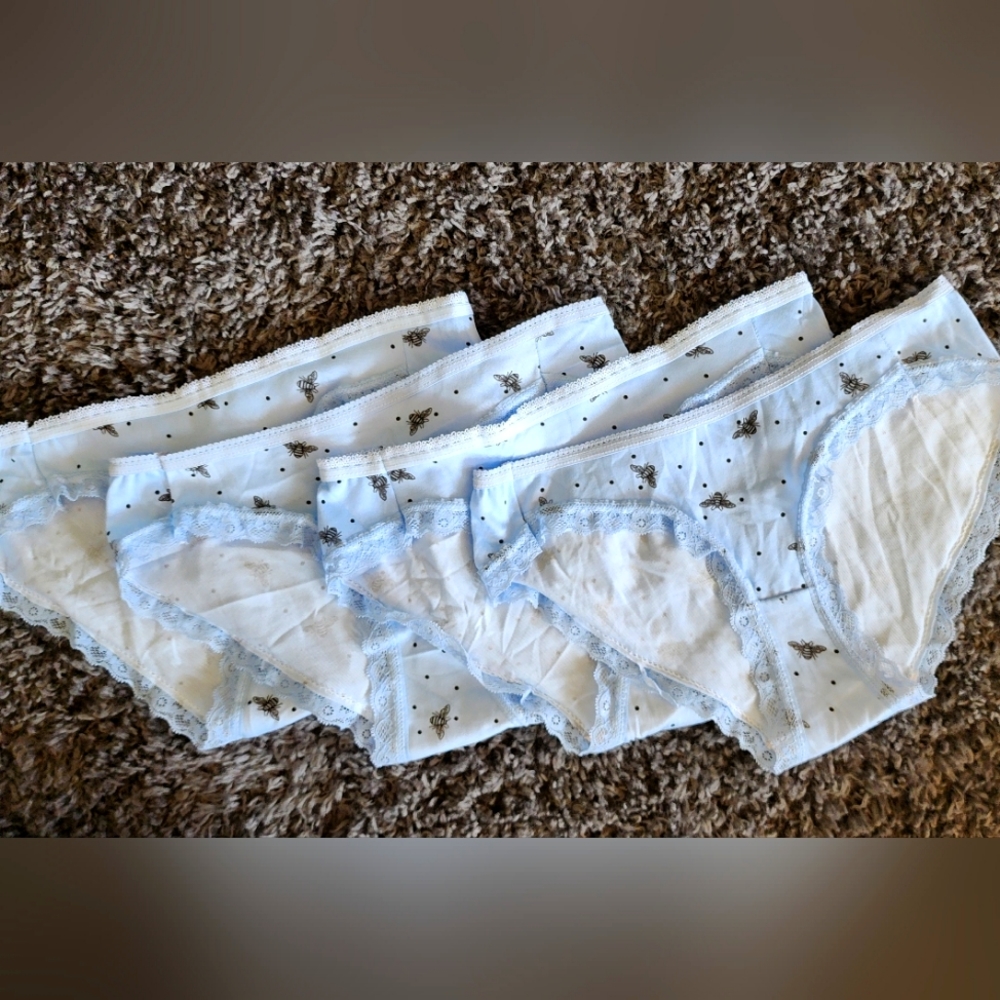 4 pair panties lot.